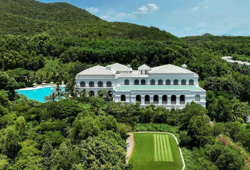 هتل Nha Trang Marriott Resort & Spa, Hon Tre Island