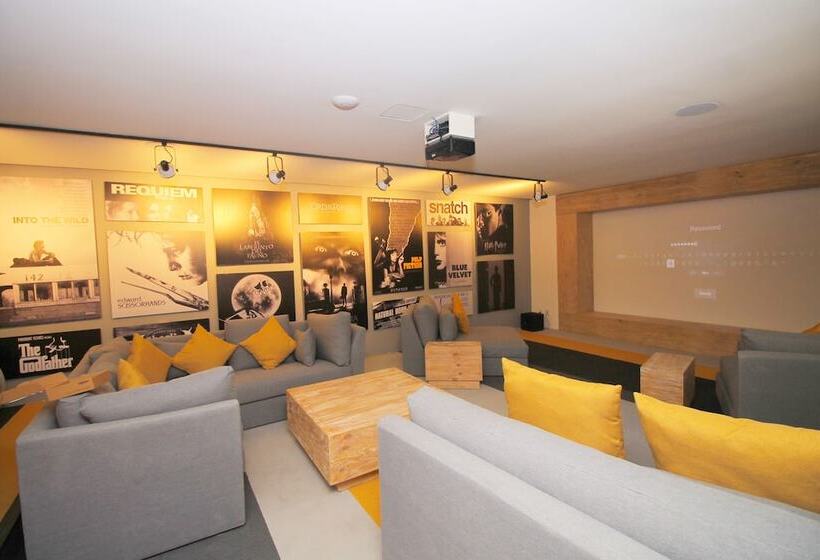 Отель The Gallery Apartments