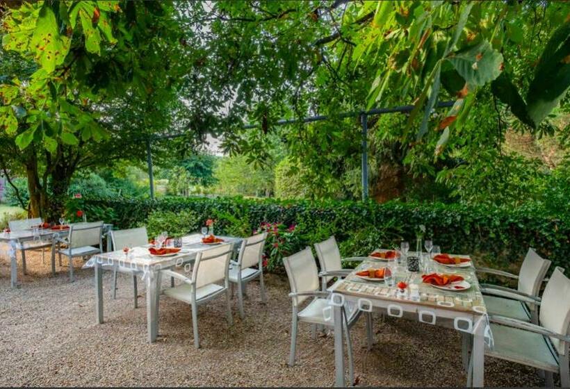 فندق Au Coeur De Meaulne