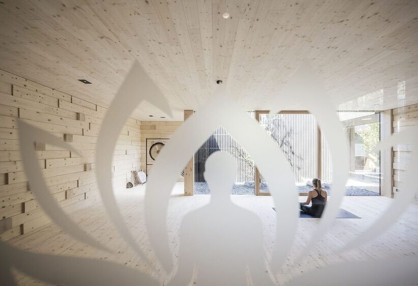 酒店 Adler Spa Resort Dolomiti