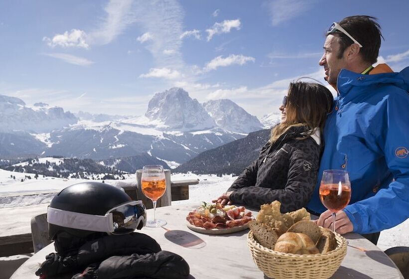 هتل Adler Spa Resort Dolomiti