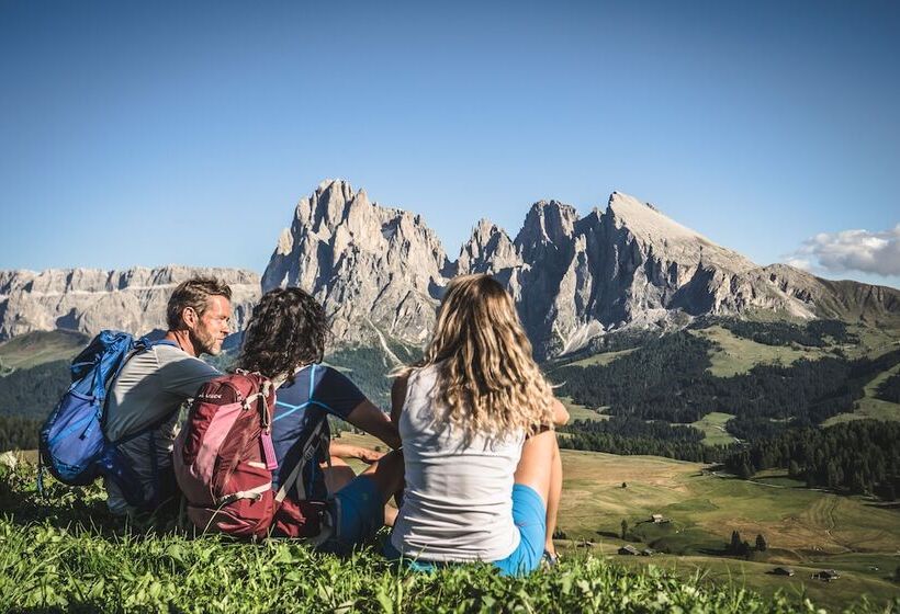 هتل Adler Spa Resort Dolomiti