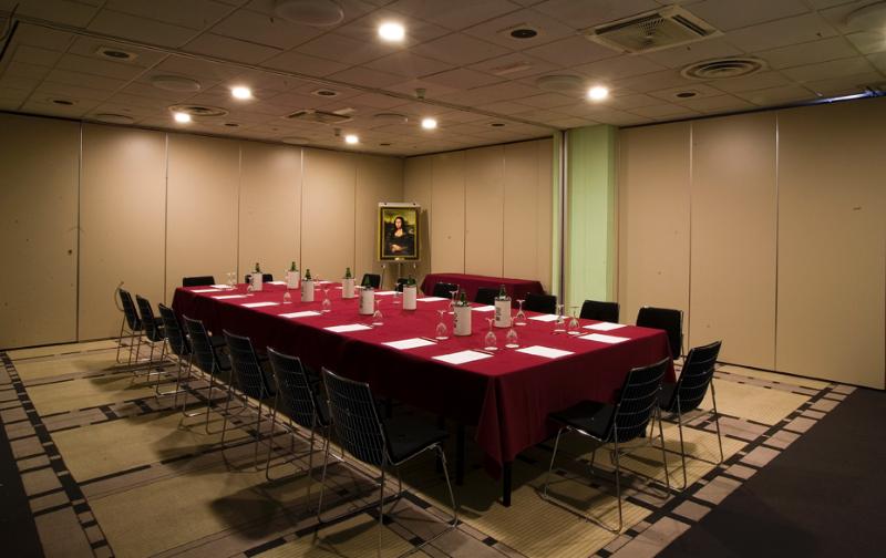 هتل Albornoz Palace