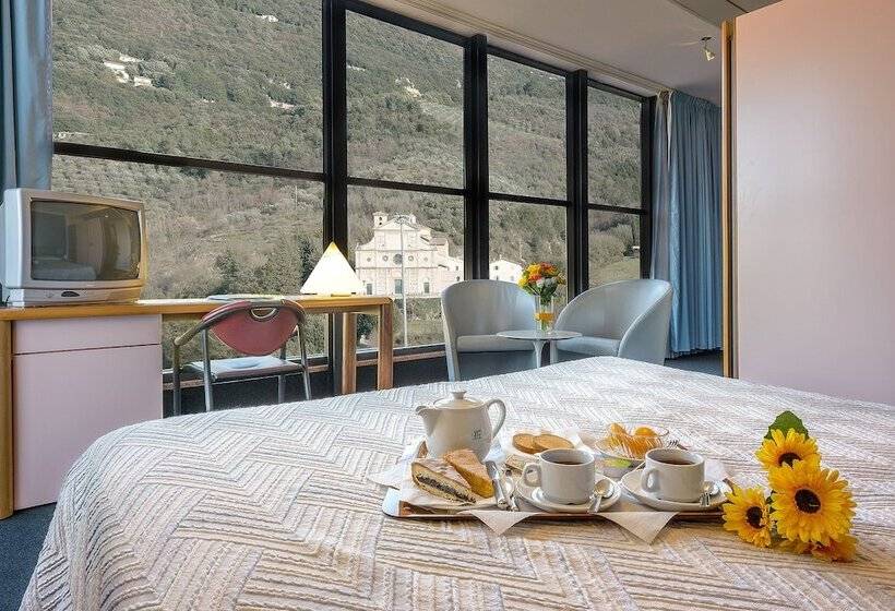 هتل Albornoz Palace