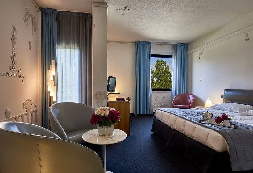 هتل Albornoz Palace