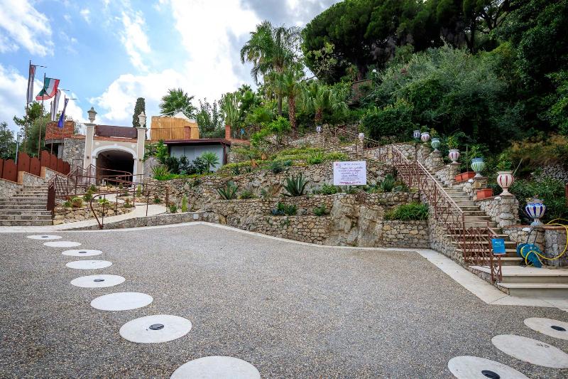 Отель Ariston And Palazzo Santa Caterina