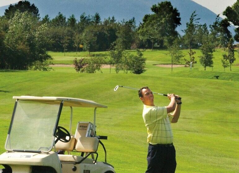 בית מלון כפרי Downhill Inn