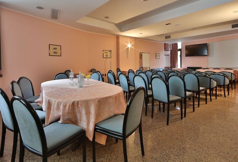 هتل Europa  Skypool & Panorama