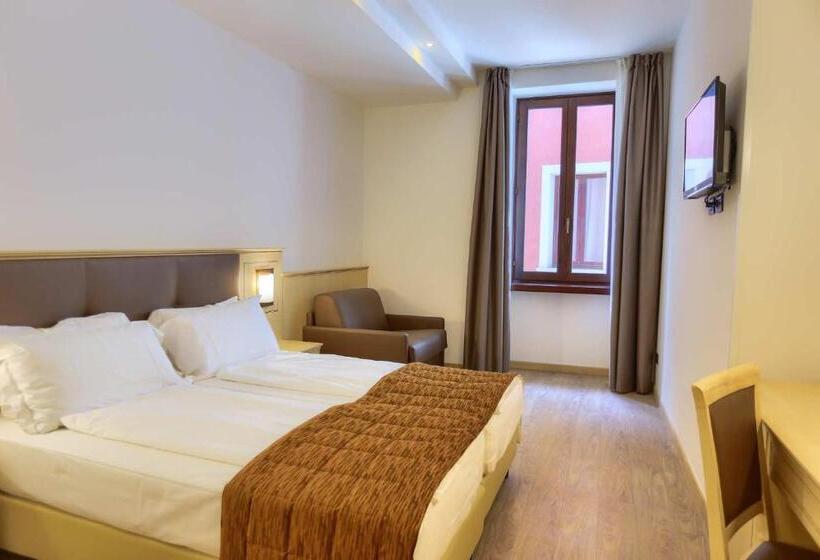 호텔 Europa  Skypool & Panorama