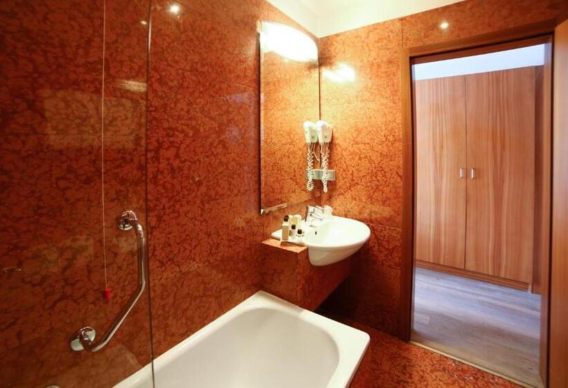 호텔 Europa  Skypool & Panorama