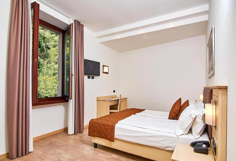 هتل Europa  Skypool & Panorama