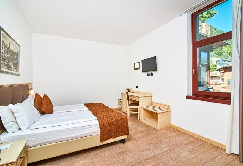 호텔 Europa  Skypool & Panorama