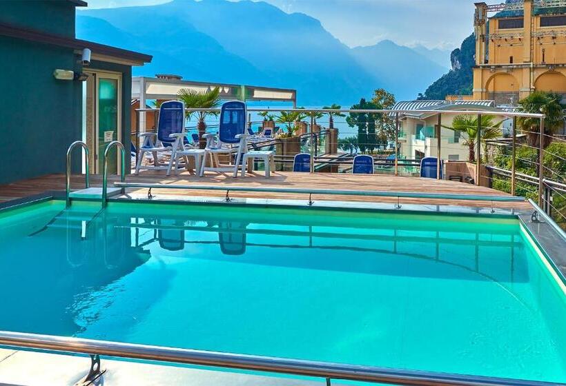 호텔 Europa  Skypool & Panorama