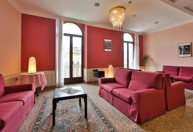 호텔 Europa  Skypool & Panorama