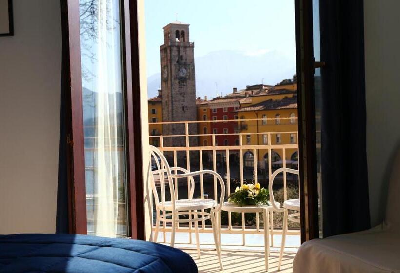 호텔 Europa  Skypool & Panorama