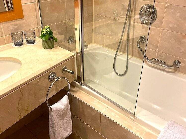 Отель Crowne Plaza Haifa, An Ihg