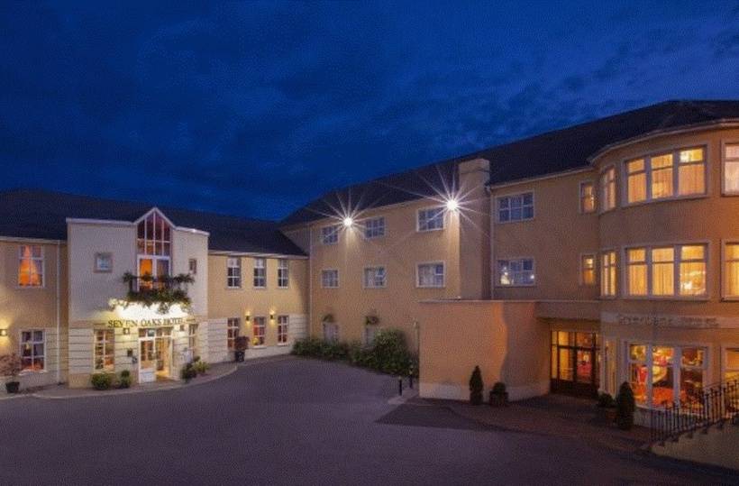 فندق Seven Oaks