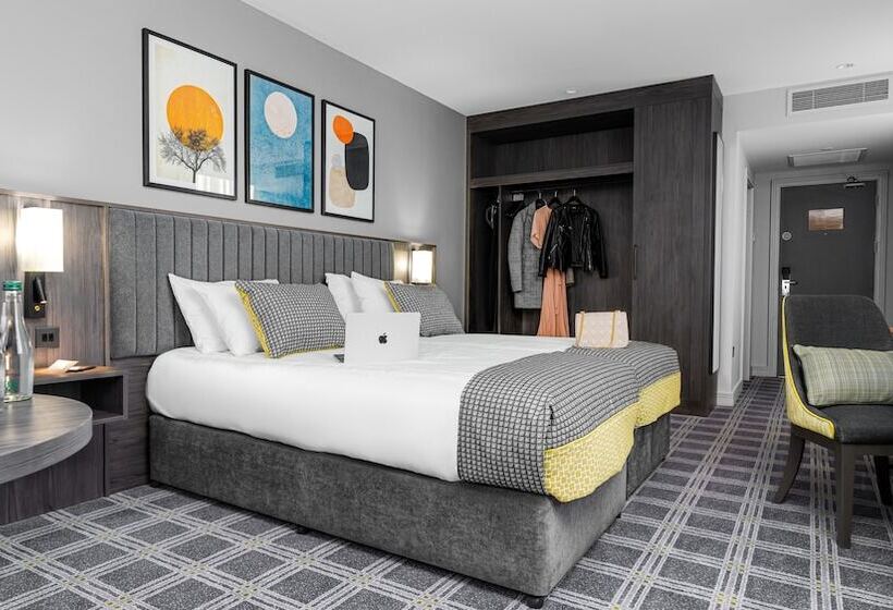 Plaza Hotel Tallaght