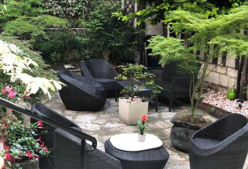 Отель Hôtel De La Cathédrale