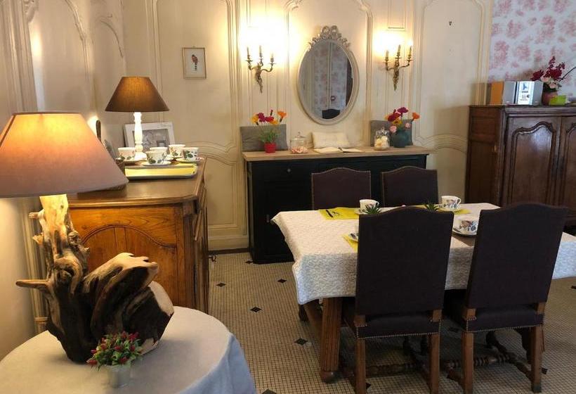 Отель Hôtel De La Cathédrale