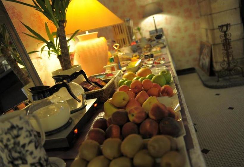 Отель Hôtel De La Cathédrale