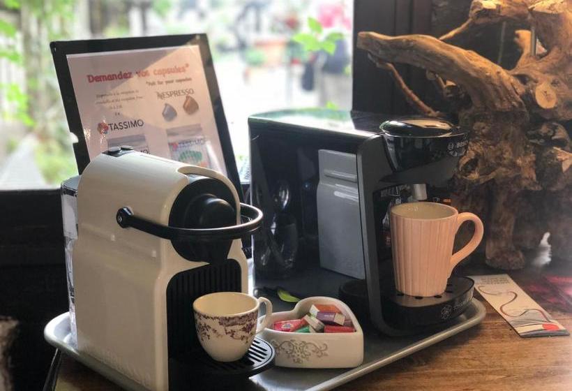 Отель Hôtel De La Cathédrale