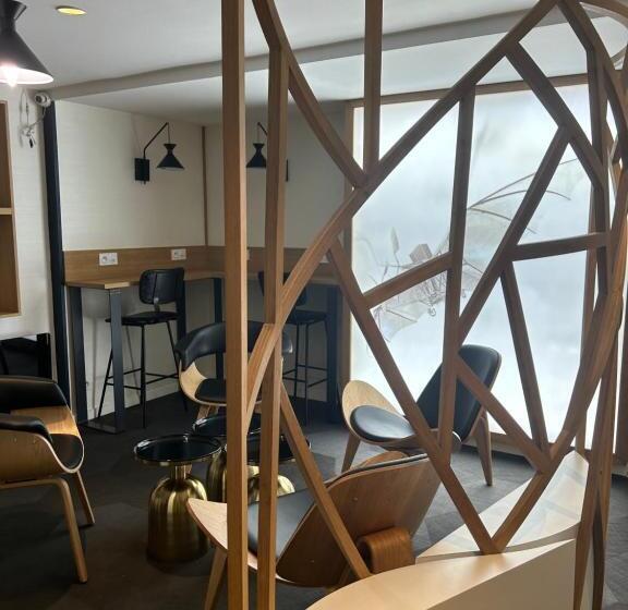 Отель Hôtel Restaurant Clément Ader