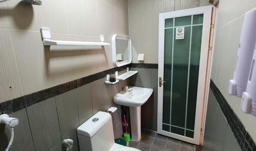 مسافرخانه Surf Deck