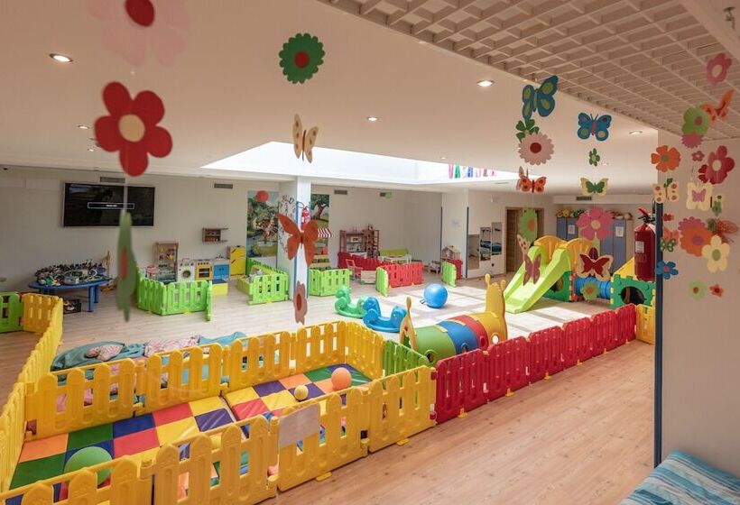 فندق Alpholiday Dolomiti Wellness & Family