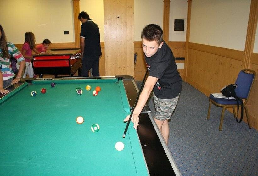 فندق Alpholiday Dolomiti Wellness & Family