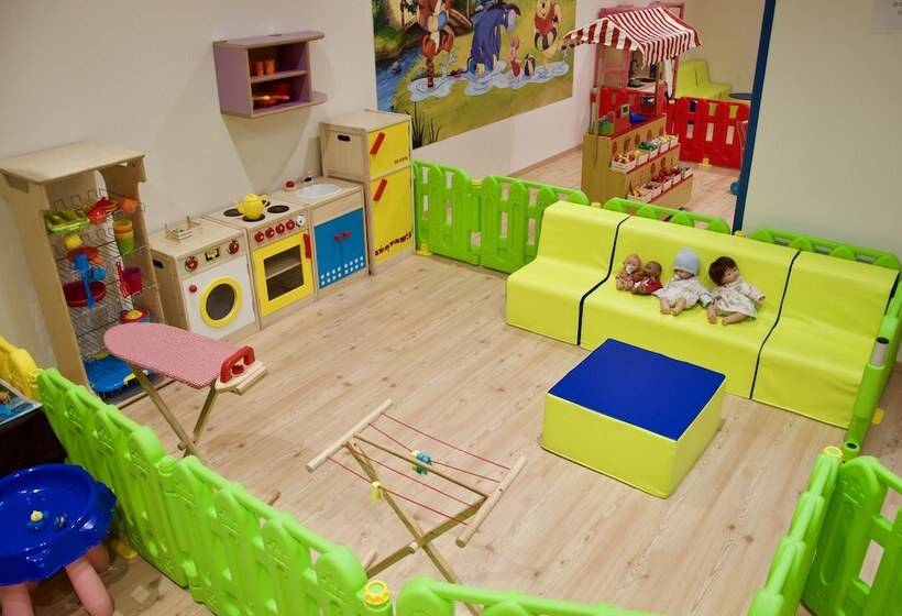 فندق Alpholiday Dolomiti Wellness & Family