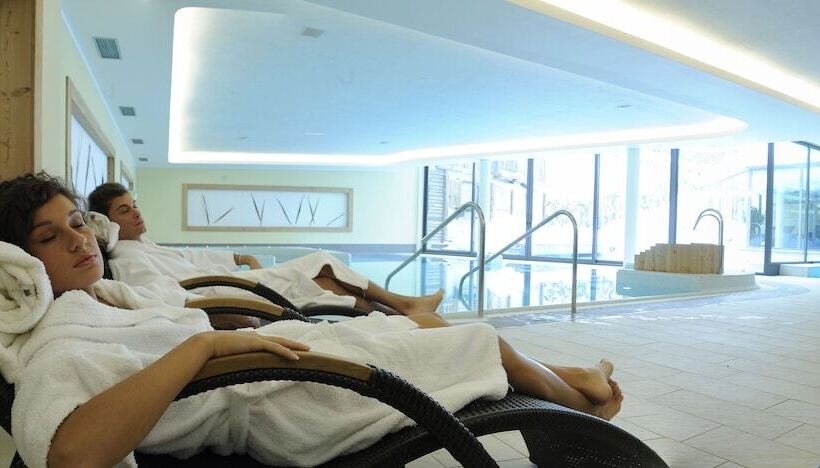 فندق Alpholiday Dolomiti Wellness & Family