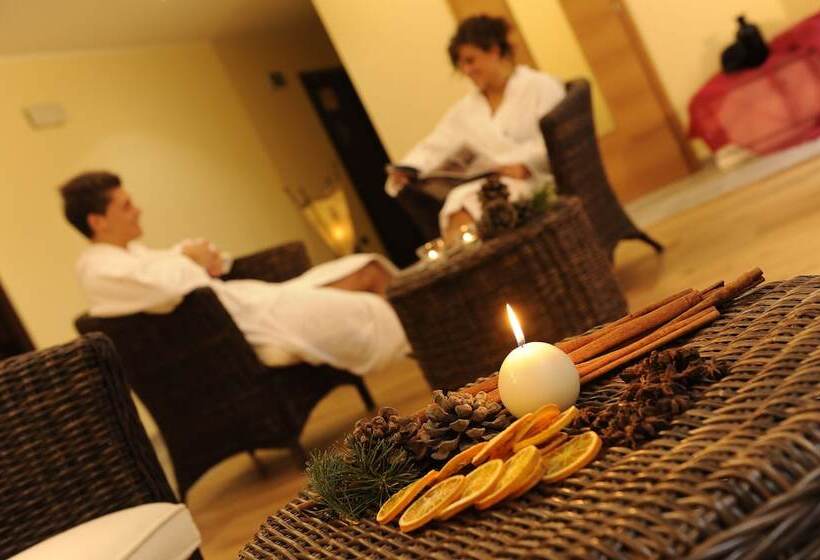 فندق Alpholiday Dolomiti Wellness & Family
