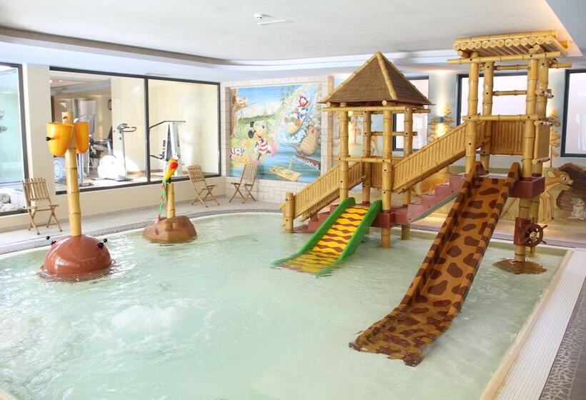 فندق Alpholiday Dolomiti Wellness & Family