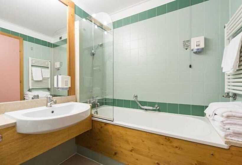 فندق Alpholiday Dolomiti Wellness & Family