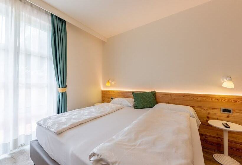 فندق Alpholiday Dolomiti Wellness & Family