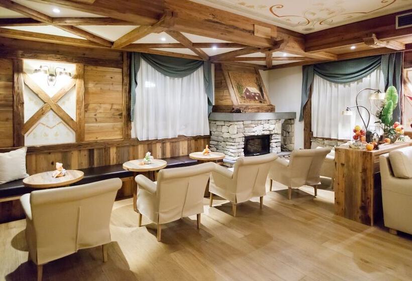 فندق Alpholiday Dolomiti Wellness & Family