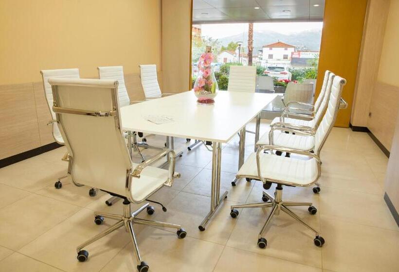 Отель Bv President