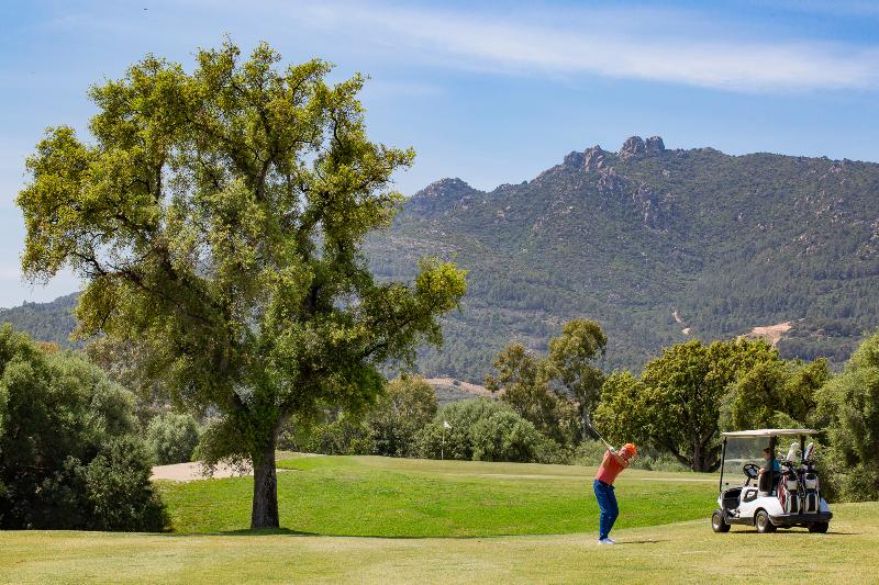 בית מלון כפרי Is Molas Resort