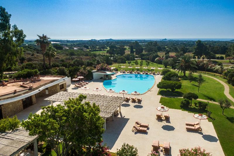 בית מלון כפרי Is Molas Resort