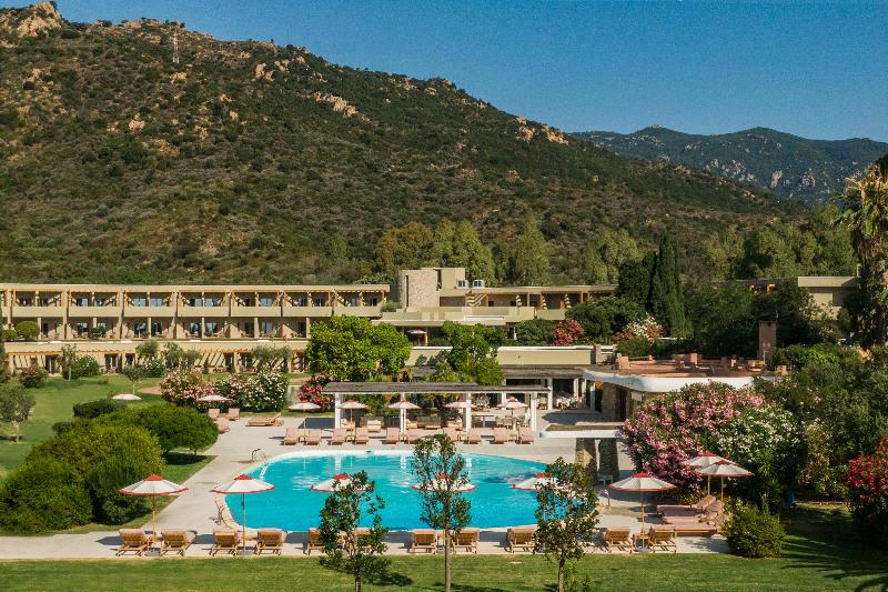 בית מלון כפרי Is Molas Resort