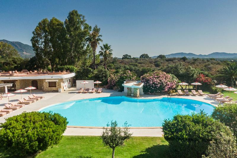 בית מלון כפרי Is Molas Resort