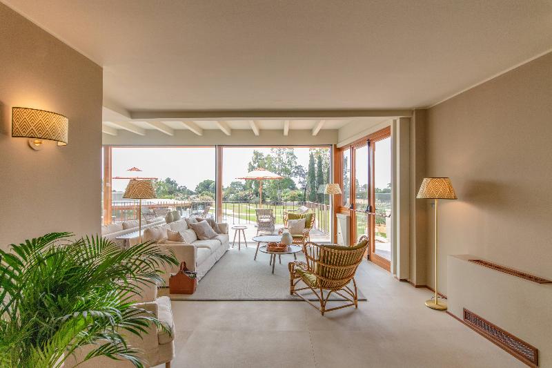 בית מלון כפרי Is Molas Resort