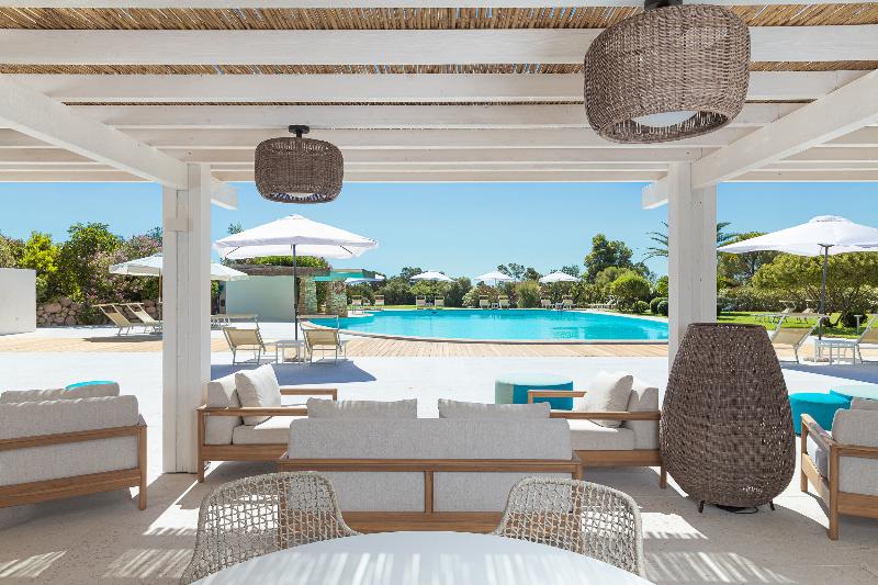 בית מלון כפרי Is Molas Resort