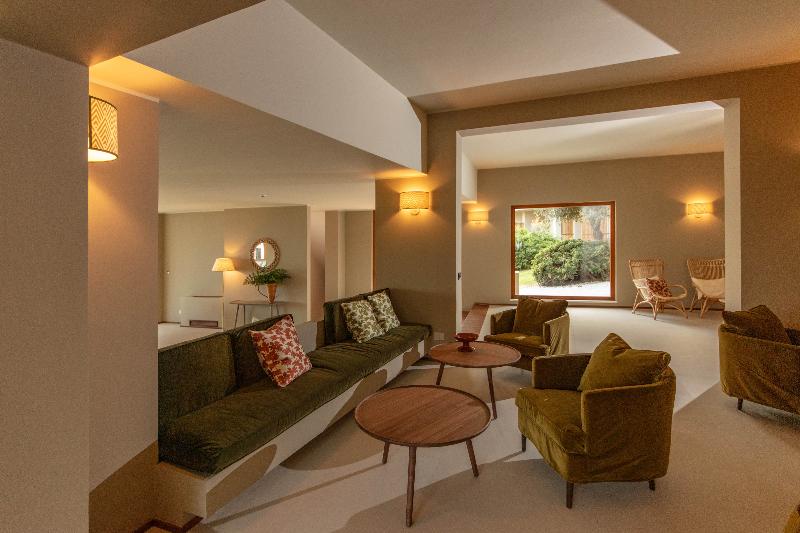 בית מלון כפרי Is Molas Resort