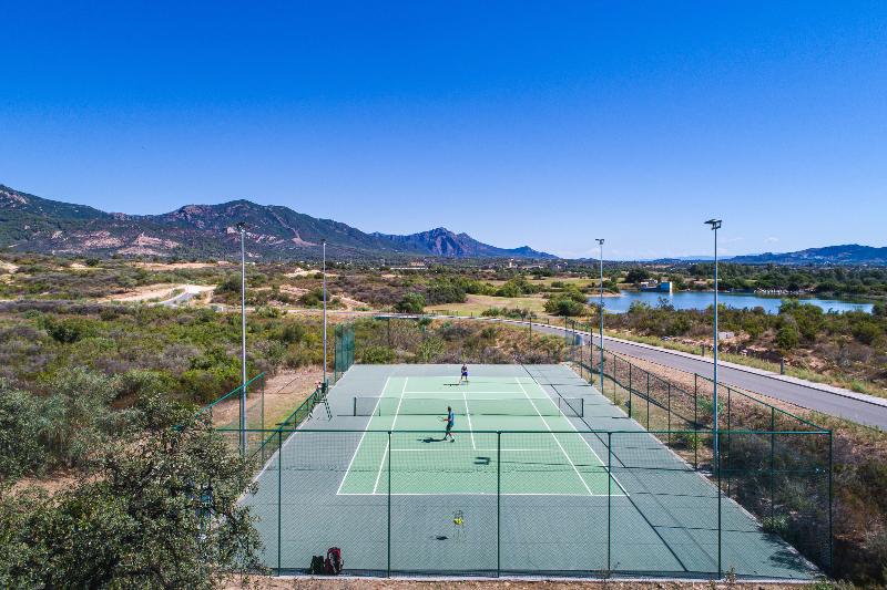 בית מלון כפרי Is Molas Resort