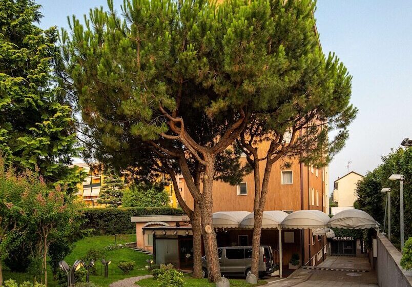 Jet Hotel, Sure Hotel Collection By Best Western