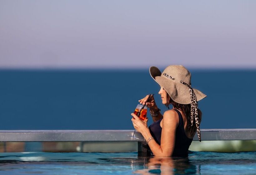 Raffaello Hotel & Mooka Restaurant