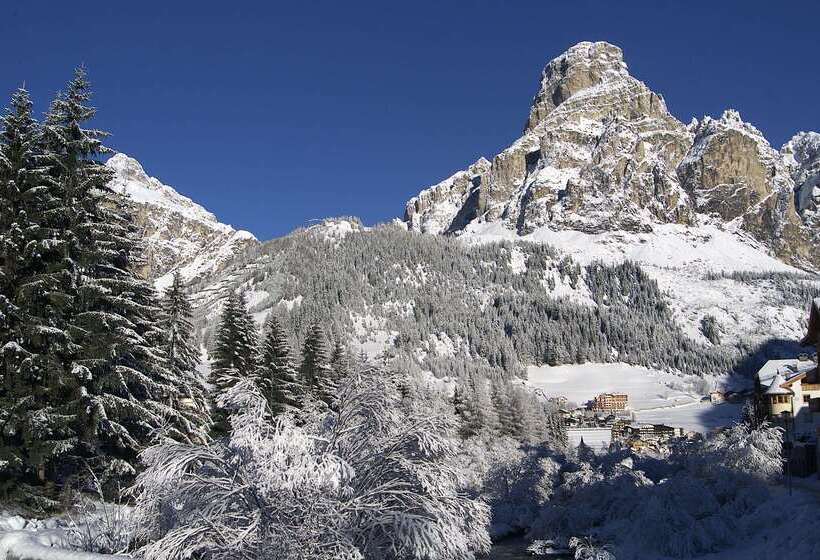 ホテル Sassongher