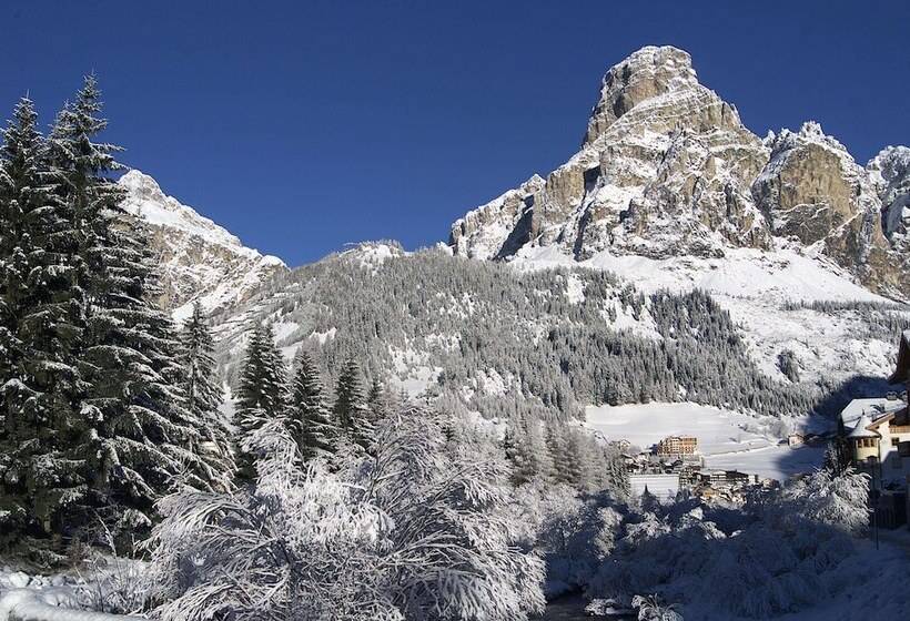 ホテル Sassongher